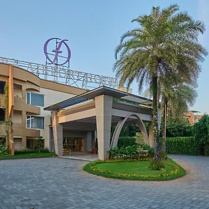 מלון Flora Airport And Convention Centre Kochi, נדומבסרי